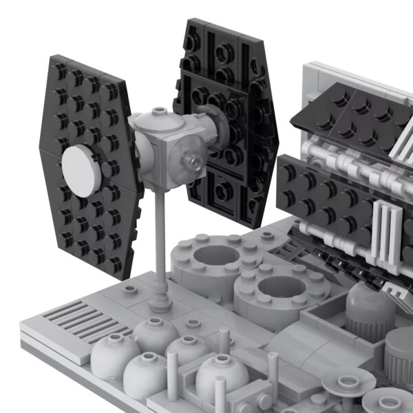 Star Wars Death Star Trench Run Chase Minifigure Set MOC2042 - Compatible with LEGO (705 pcs)